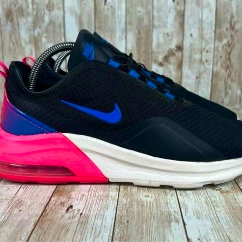 Size 8 Nike sneaker